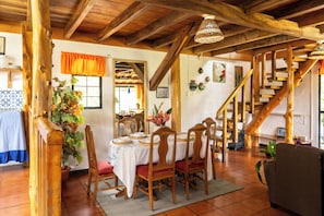 Family House, 1 Bedroom, Mountain View | In-room dining - Los Naranjos Town Houses (Los Naranjos)