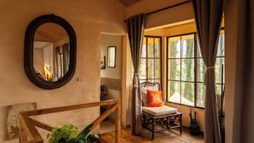 Traditional House, Garden View | Individually decorated, individually furnished, blackout drapes