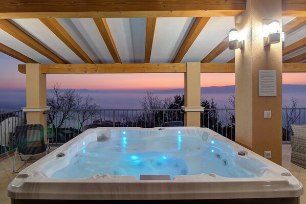 Bain à remous extérieur