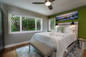 3 bedrooms, iron/ironing board, free WiFi, bed sheets