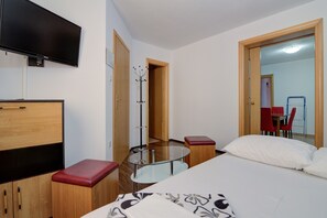 1 soverom, wi-fi (inkludert) og sengetøy