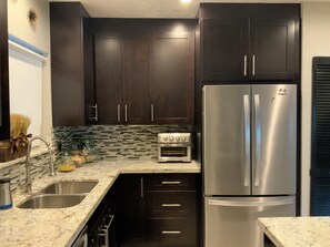 Micro-ondes, four, plaque de cuisson, lave-vaisselle