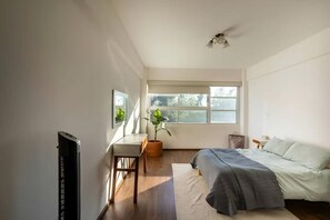 2 chambres, fer et planche à repasser, Wi-Fi, draps fournis