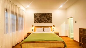 Standard Double Room | Bathroom | Towels
