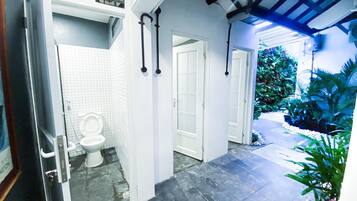 Kamar mandi bersama