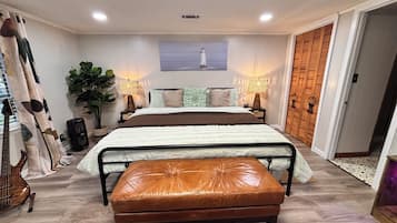 1 dormitorio, tabla de planchar con plancha, wifi y ropa de cama