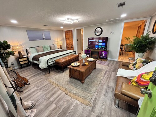 Chic 1-bedroom apartment with WiFi, AC in welcoming Ashburn