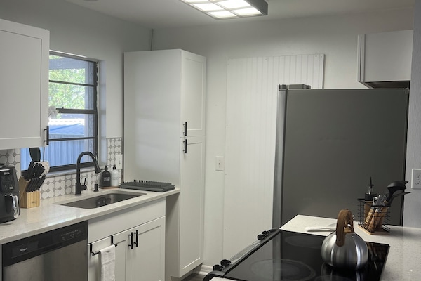 Frigorífic, microones, forn i placa de cuina