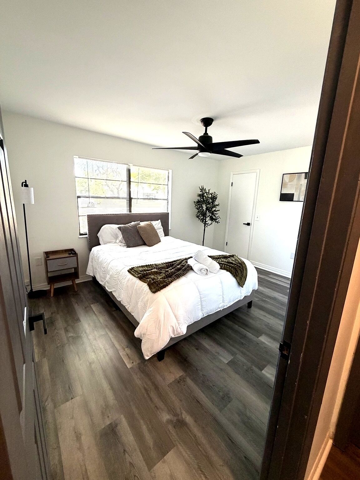 3 bedrooms, desk, iron/ironing board, free WiFi