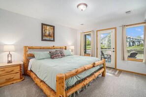 3 bedrooms, desk, iron/ironing board, travel crib