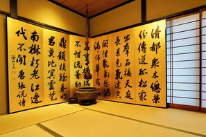 Rideaux d’obscurcissement, fer et planche à repasser