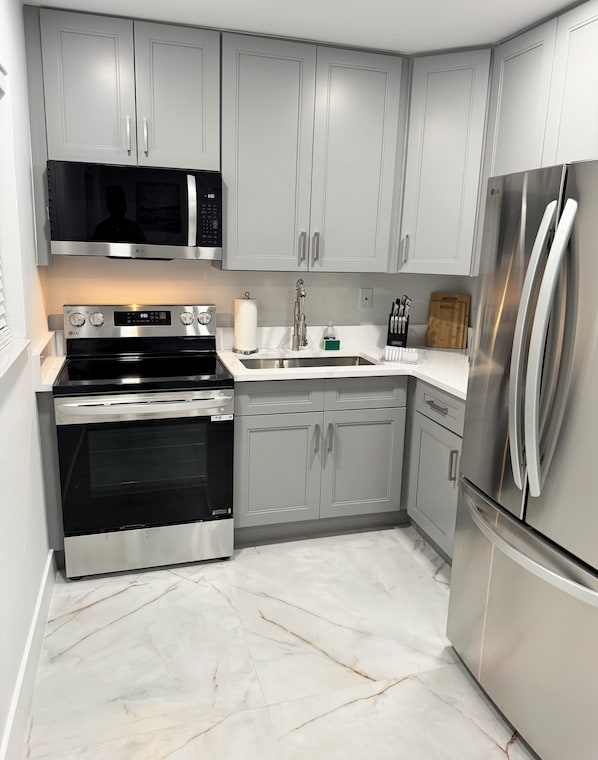 Fridge, microwave, stovetop, coffee/tea maker