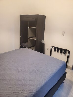 5 habitaciones, tabla de planchar con plancha, wifi y ropa de cama