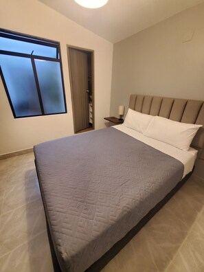 5 bedrooms, iron/ironing board, free WiFi, bed sheets