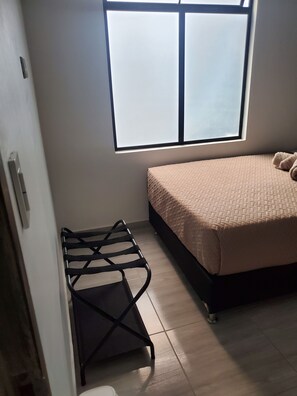 5 bedrooms, iron/ironing board, free WiFi, bed sheets