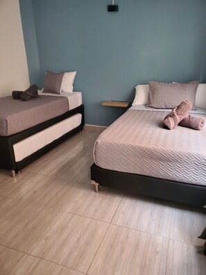 5 bedrooms, iron/ironing board, free WiFi, bed sheets