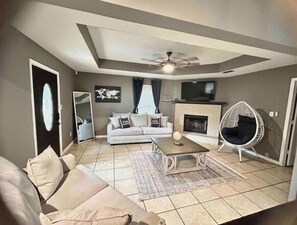 Living area - Midtown Escape (Hattiesburg)