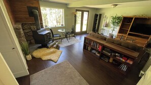 Interior - Glenwood Heights: Mountain Forest Peaceful Getaway (Woodland Park)