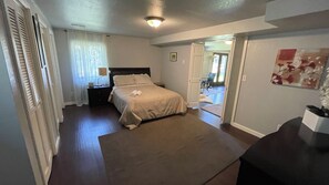 3 chambres, fer et planche à repasser, Wi-Fi, draps fournis