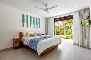 Rom – superior, terrasse, hageområde | Sengetøy av topp kvalitet, safe på rommet og blendingsgardiner