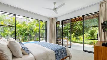 Premium bedding, in-room safe, blackout curtains, free cots/infant beds