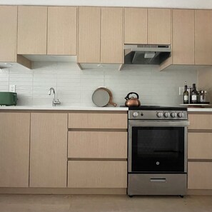 Fridge, microwave, oven, stovetop