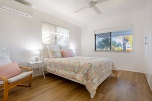 3 Schlafzimmer, Schreibtisch, Bügeleisen/Bügelbrett, WLAN