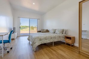 3 bedrooms, desk, iron/ironing board, WiFi - Welcome to - Family Tides! (Mulambin)