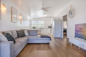 Smart TV - Welcome to - Family Tides! (Mulambin)