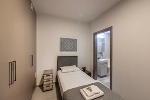 4 dormitorios, cunas (de pago), ropa de cama