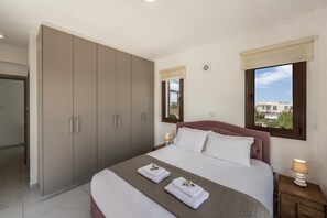 4 chambres, lits bébé (en supplément), draps fournis