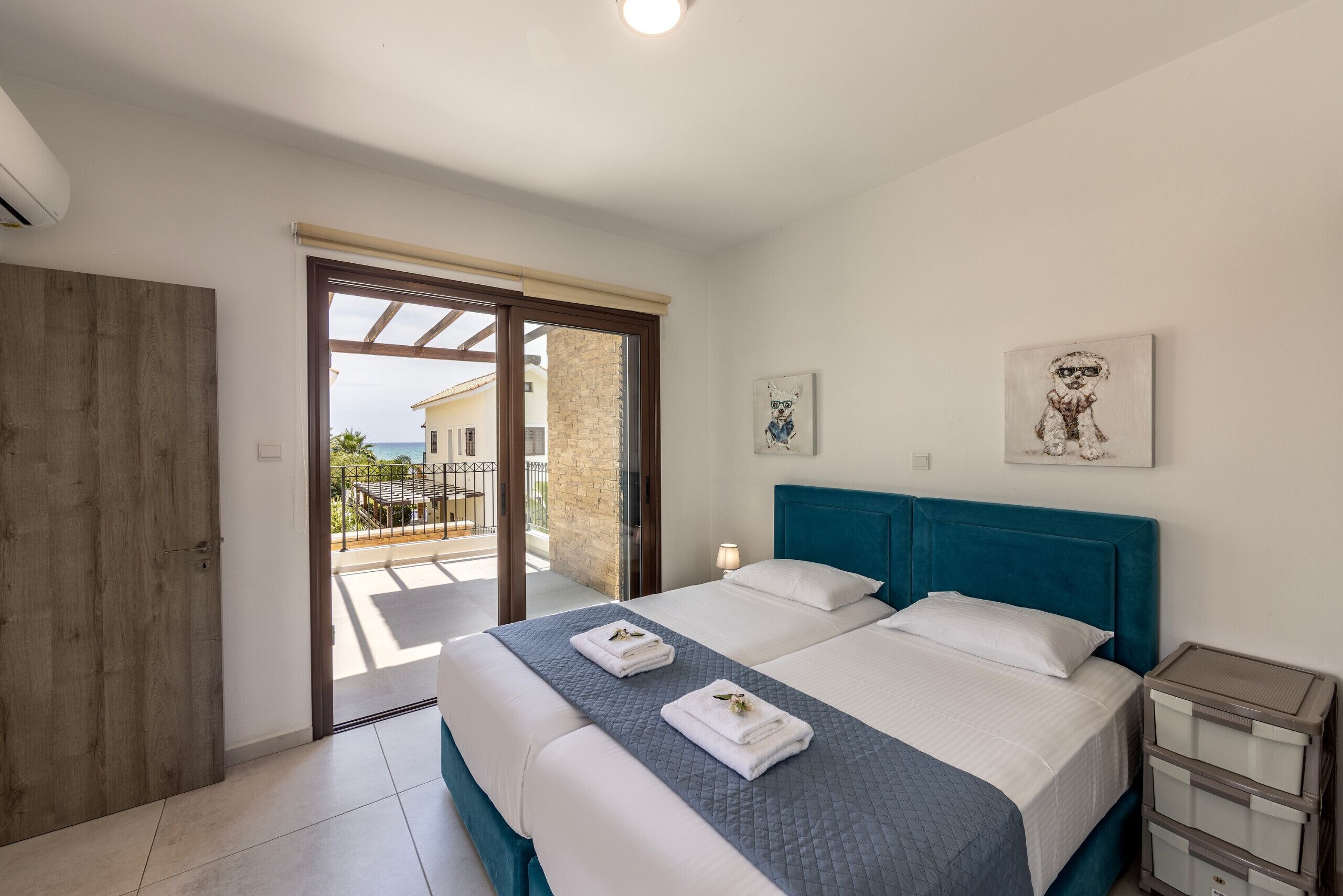 4 habitaciones, cunas y ropa de cama 