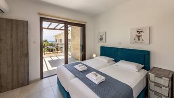 4 bedrooms, cots/infant beds, bed sheets