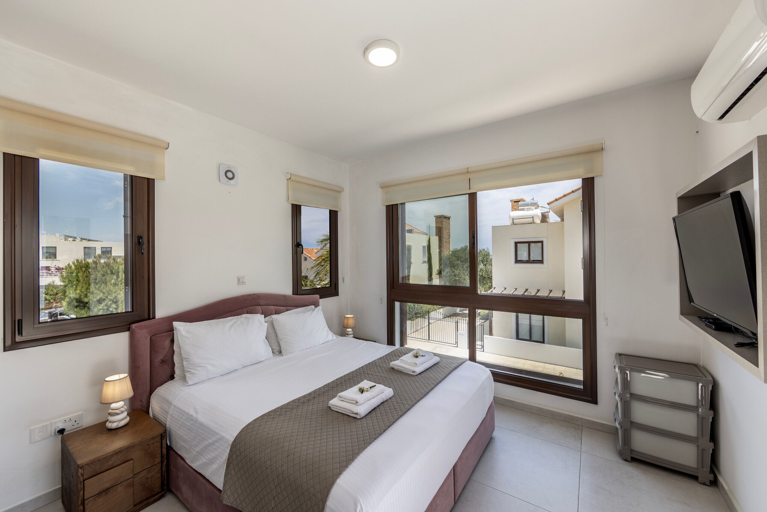 4 habitaciones, cunas y ropa de cama 