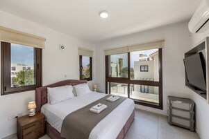 4 bedrooms, cribs/infant beds, bed sheets