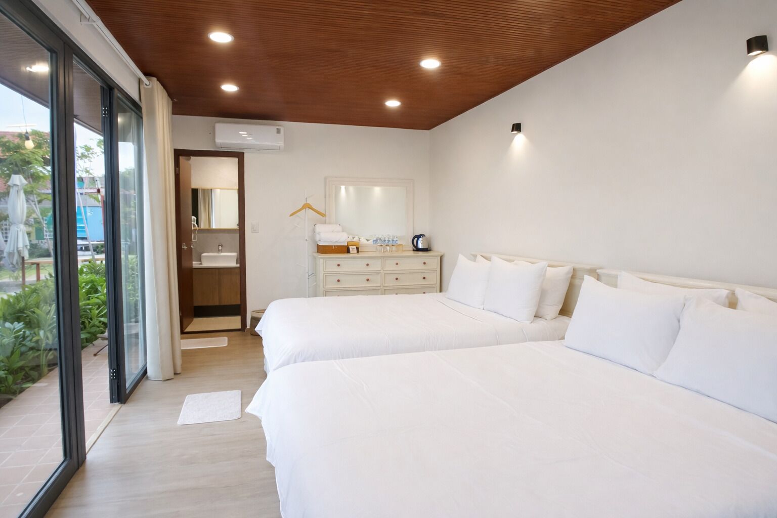 Kamar Twin Deluks, pemandangan laut | Meja kerja, kedap suara, dan Wi-Fi gratis