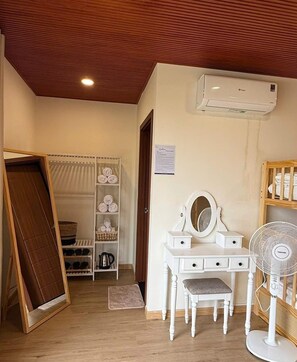 Basic Shared Dormitory, Sea View | Desk, soundproofing, free WiFi - Melaka Ho Tram - Beachside Bungalows (Ho Chi Minh City)