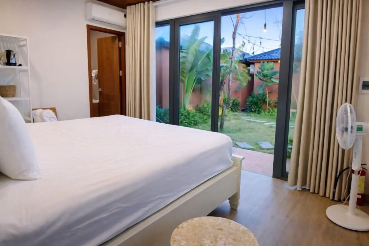 Literie de qualité supérieure, surmatelas, bureau, chambres insonorisées