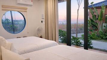 Phòng 2 giường đơn Deluxe, quang cảnh biển | Bàn, phòng cách âm, truy cập Internet không dây miễn phí