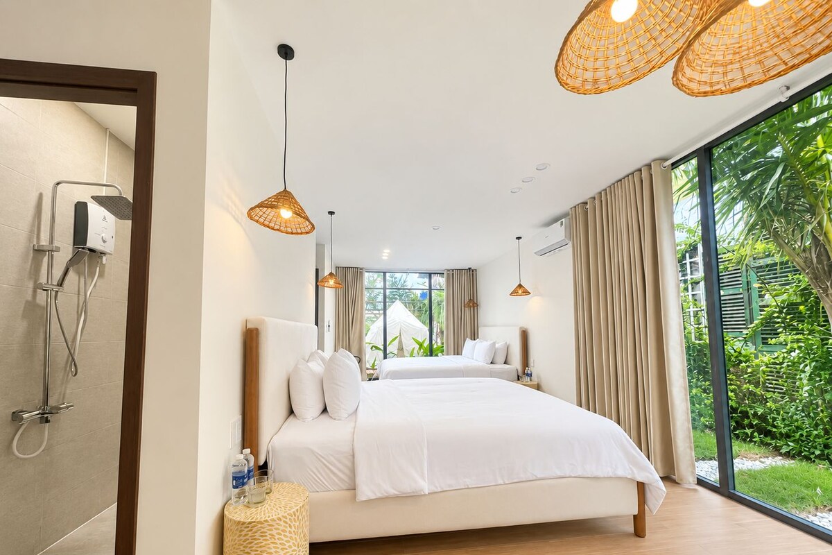 Habitación Deluxe con 2 camas individuales, patio | Escritorio, insonorización y wifi gratis 
