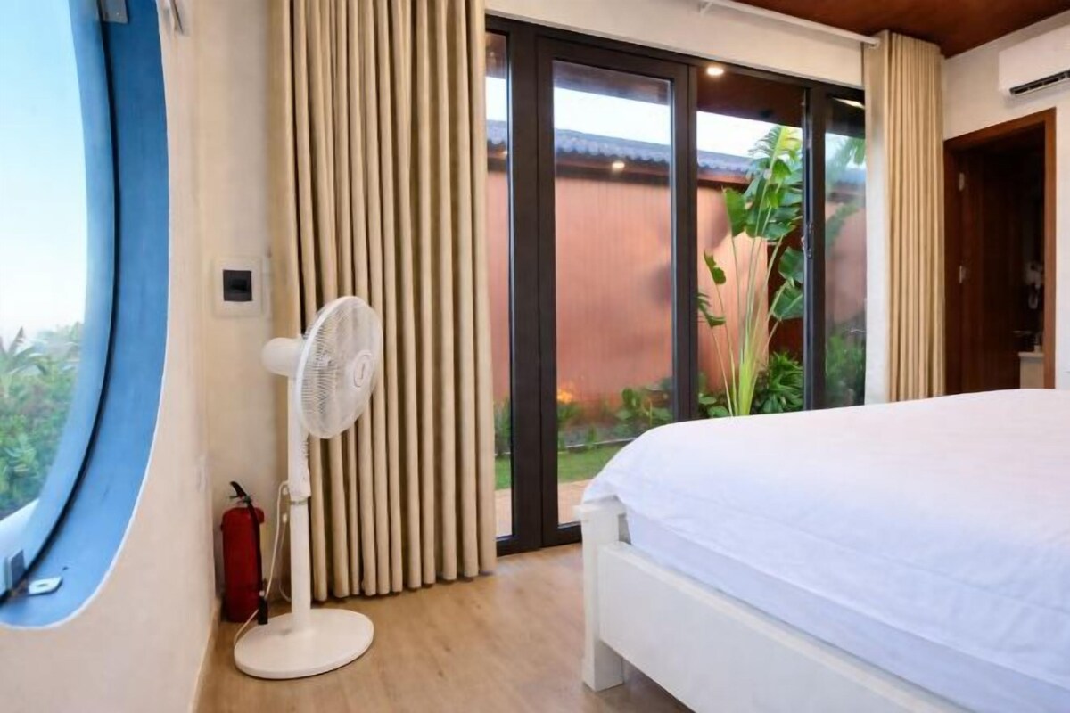 Literie de qualité supérieure, surmatelas, bureau, chambres insonorisées