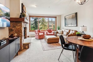 TV, fireplace