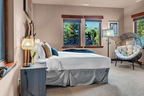 5 bedrooms, iron/ironing board, WiFi, bed sheets