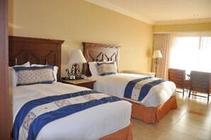 In-room safe, iron/ironing board, WiFi, bed sheets