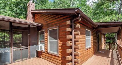 Private w Screened Porch, Deck & Pet-Friendly!
