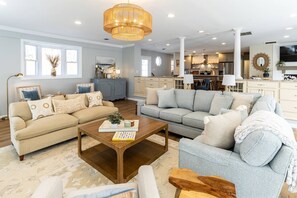 Televisión y chimenea 