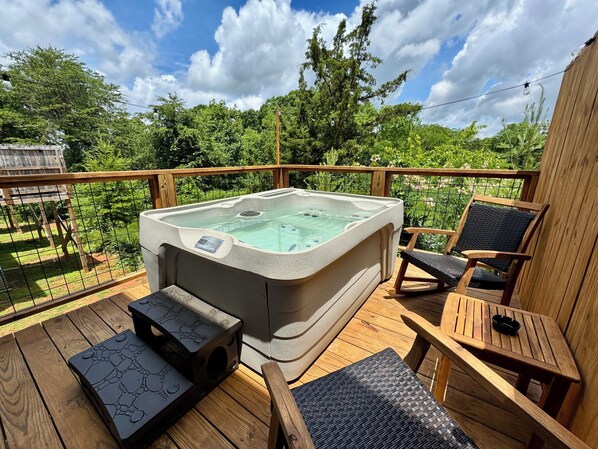 Outdoor spa tub