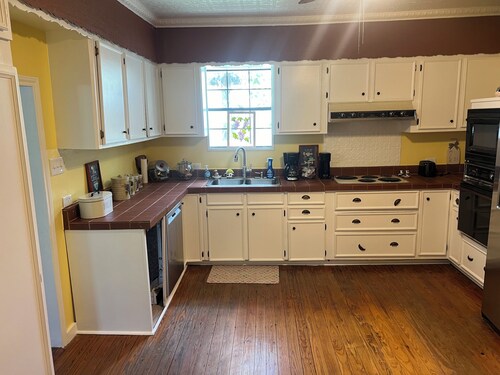 Charming 4-bedroom house in lovely Blanco with stunning outdoor spaces!