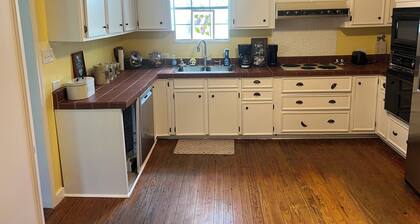 Charming 4-bedroom house in lovely Blanco with stunning outdoor spaces!