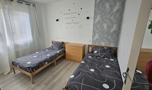 2 bedrooms, free WiFi, bed sheets - Detached house 5min from town center (Le Cheylard)